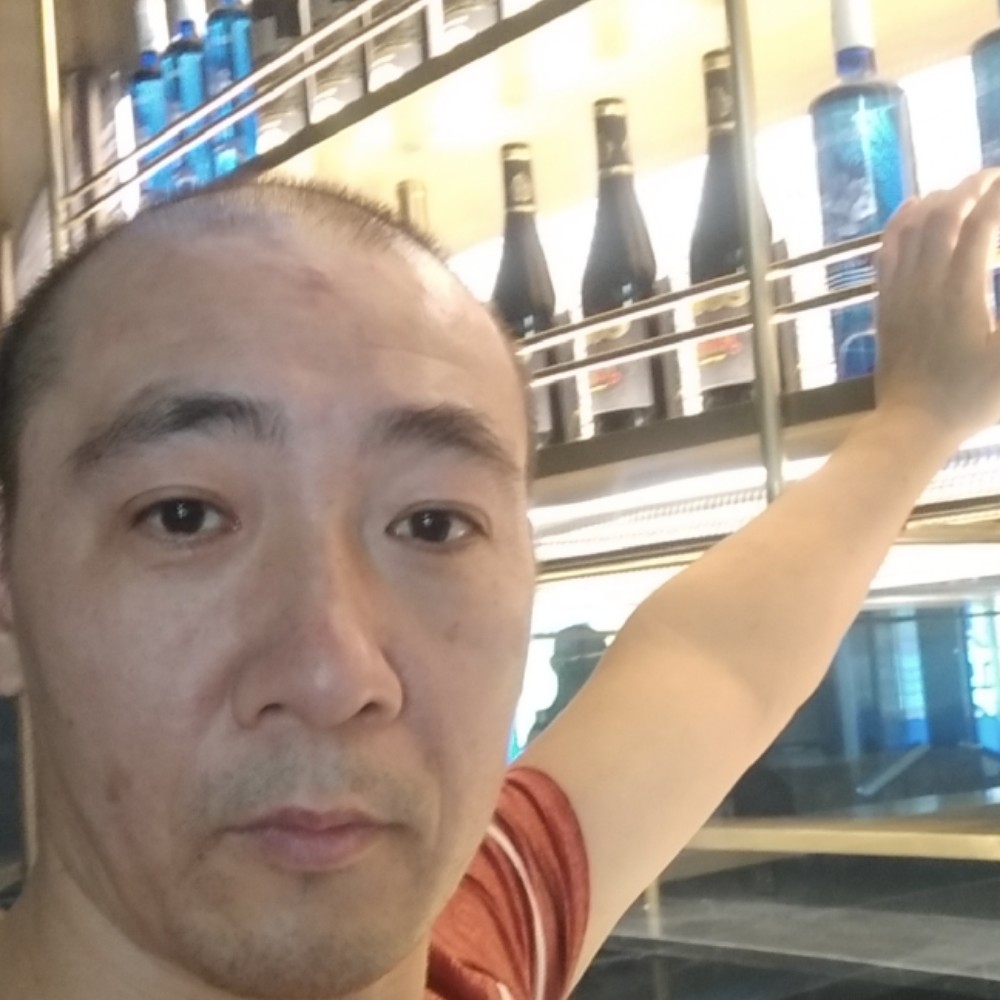 不安爱睫毛膏的照片