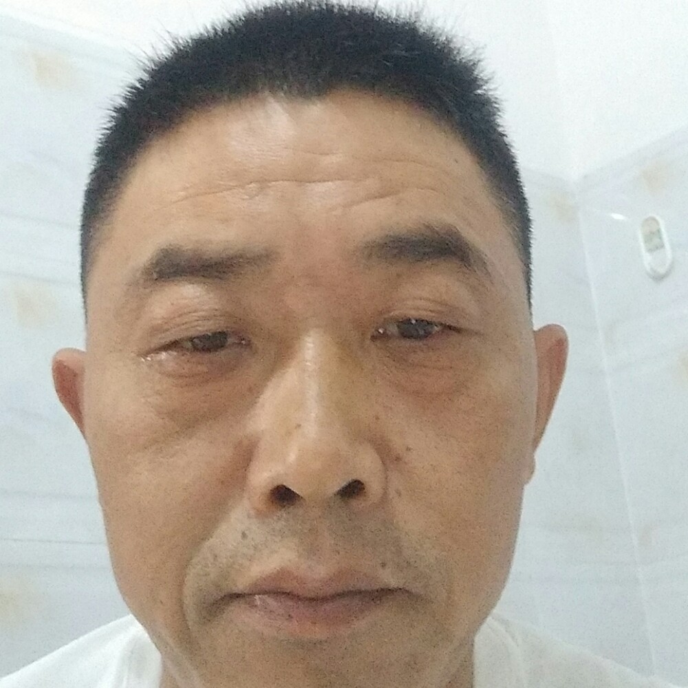 独寂睫毛膏的照片