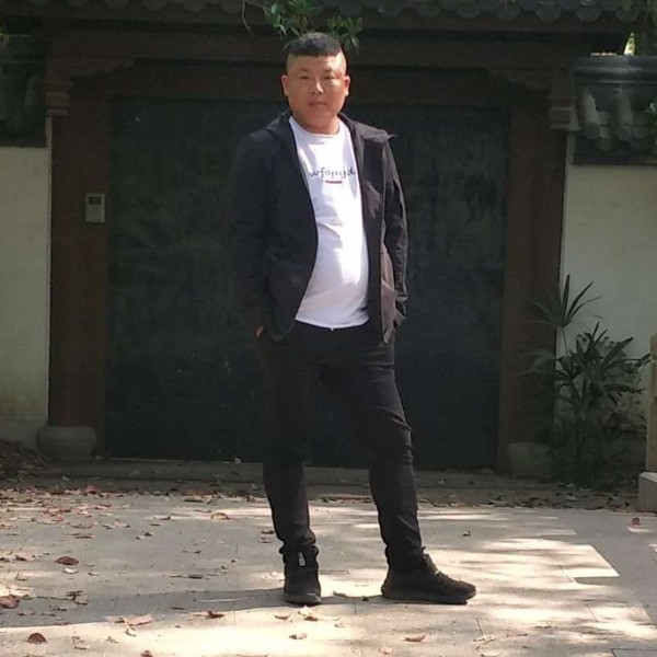 矿泉水在唱歌的照片