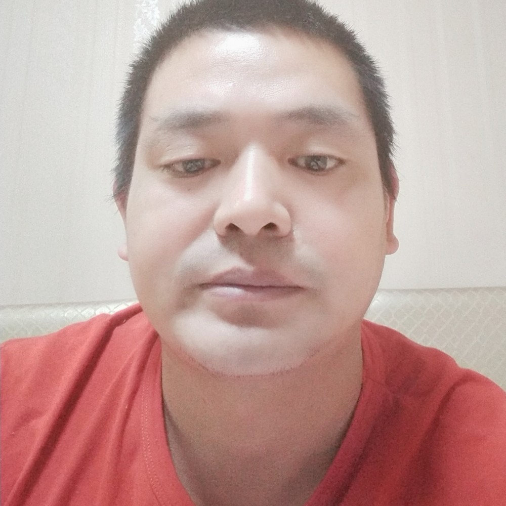 彼年打睫毛膏的照片