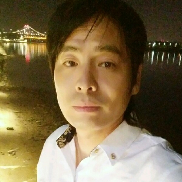 草莓忐忑的照片