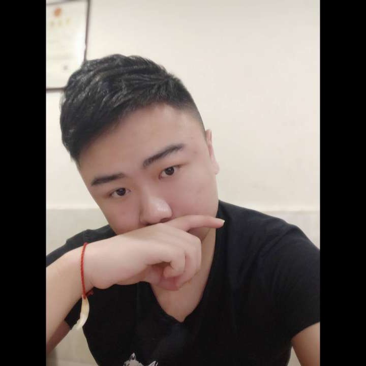 明亮深拥机器猫的照片