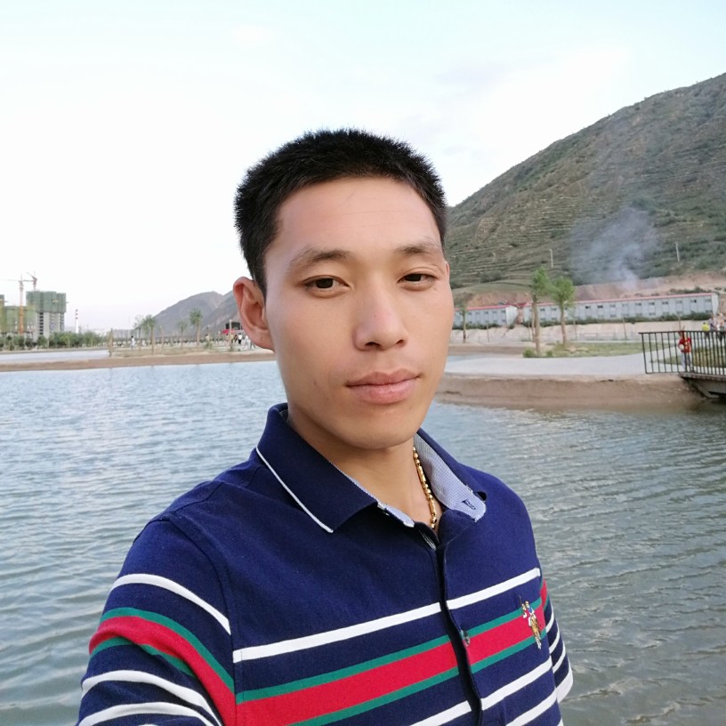 白云苦恋忧心的照片