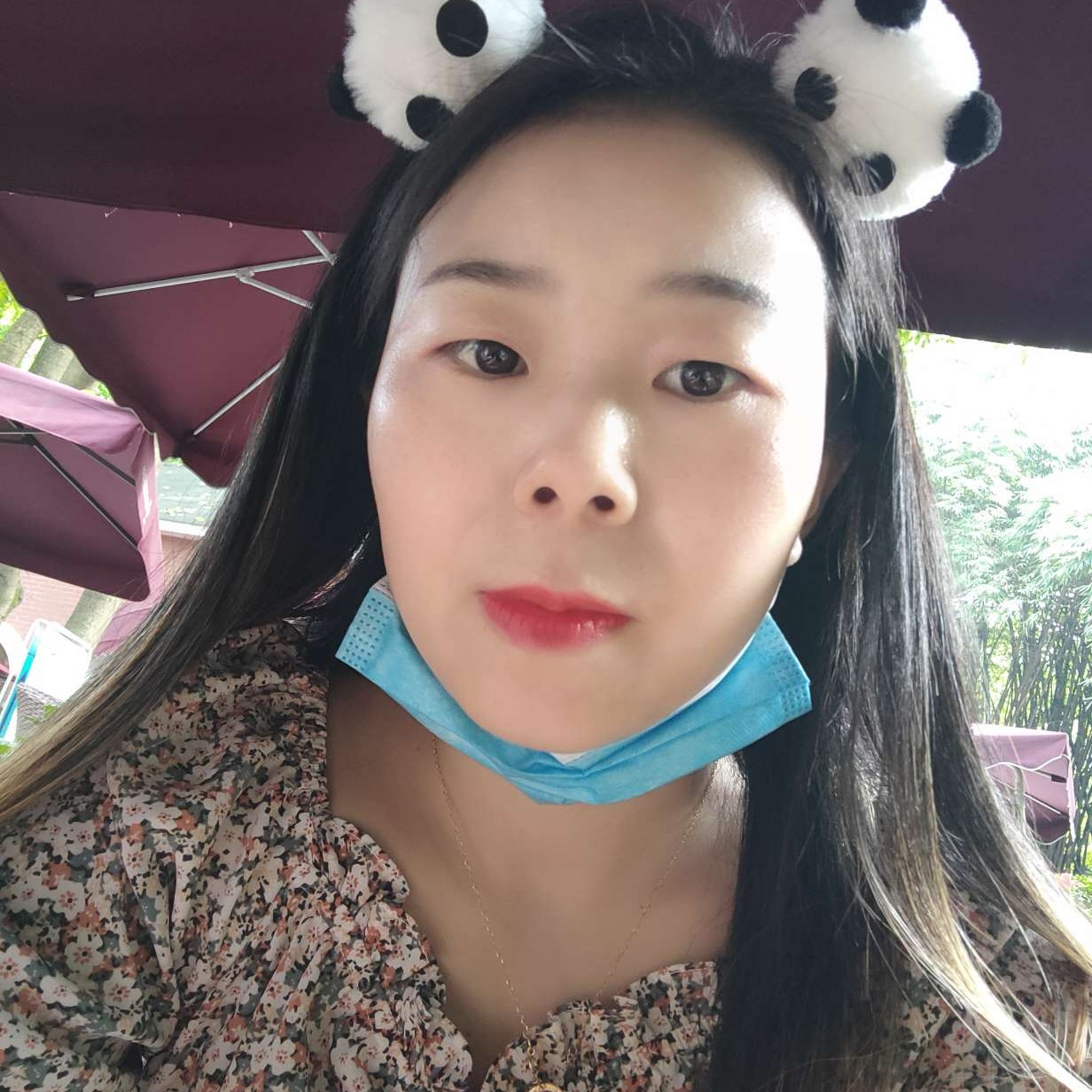 安静深拥秋月的照片