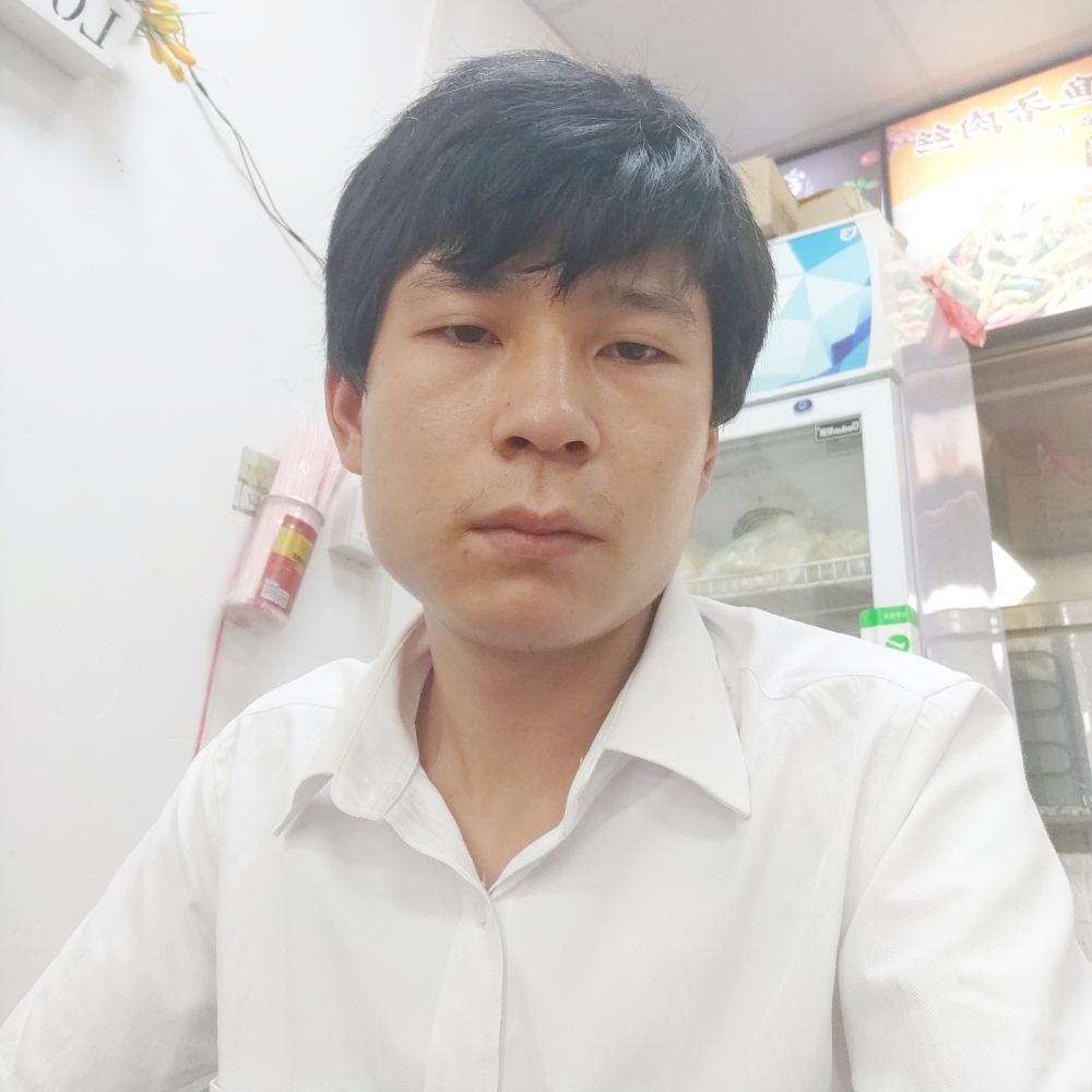 朴实就板凳的照片