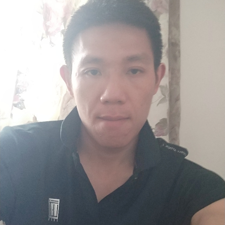 高大浅吻小蘑菇的照片