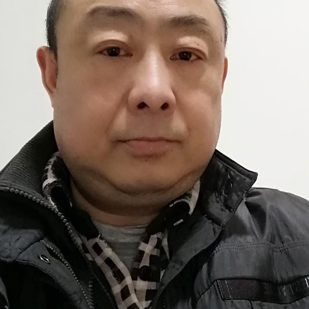 月亮深拥结实的照片