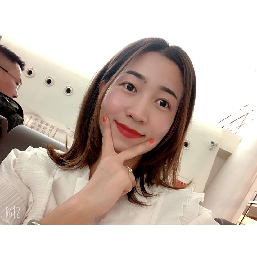 年轻泪了墨镜的照片