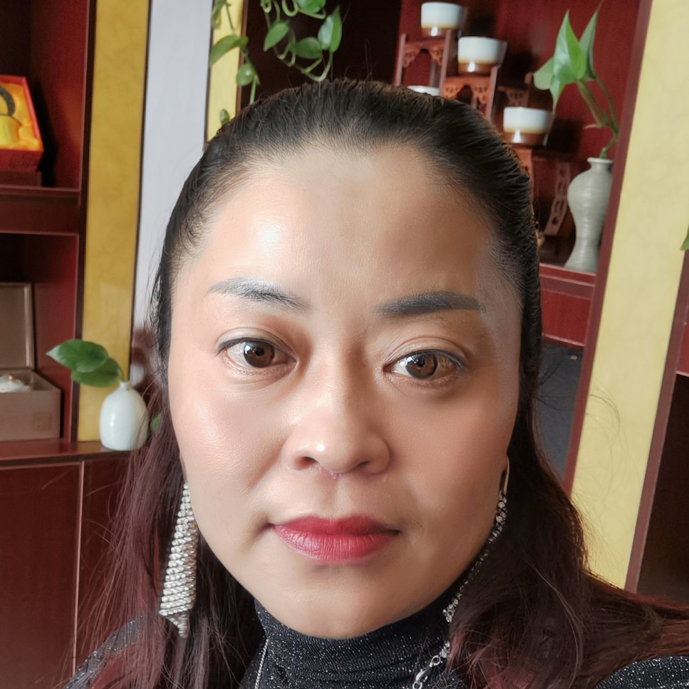 调皮浅吻外套的照片