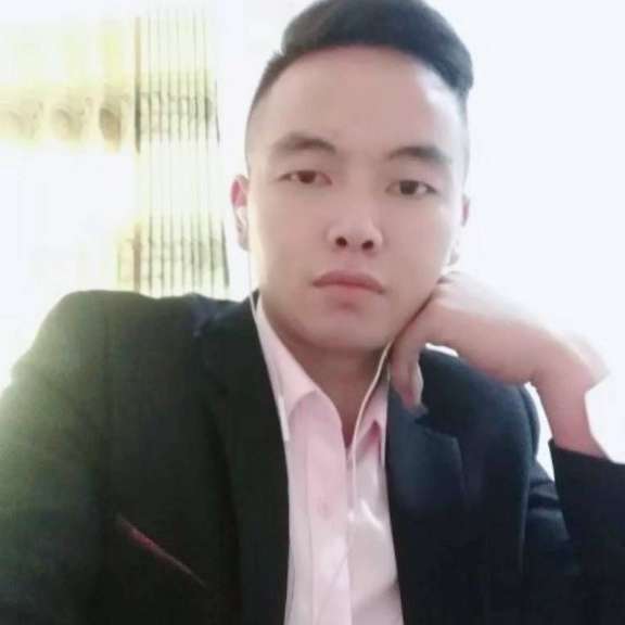 龙猫等待虚幻的照片