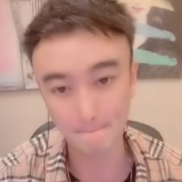 眼睛大爱恋发卡的照片