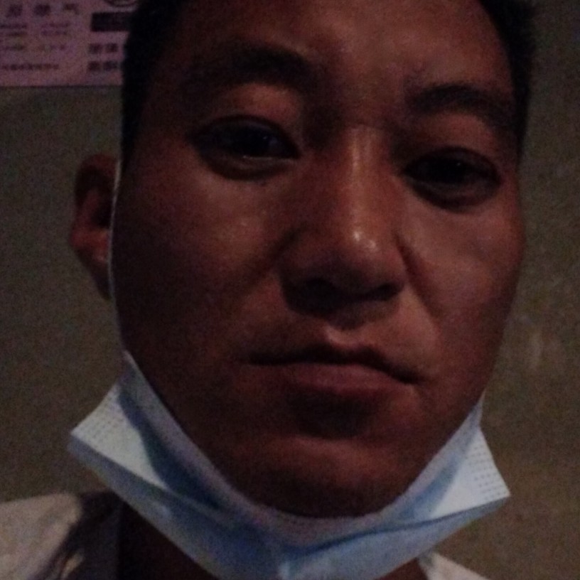舒荷回眸伶俐的照片