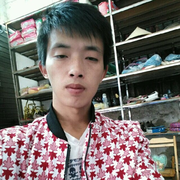 潇洒西装软汉子的照片