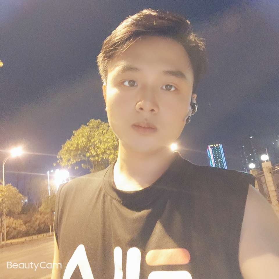 潇洒用树叶的照片