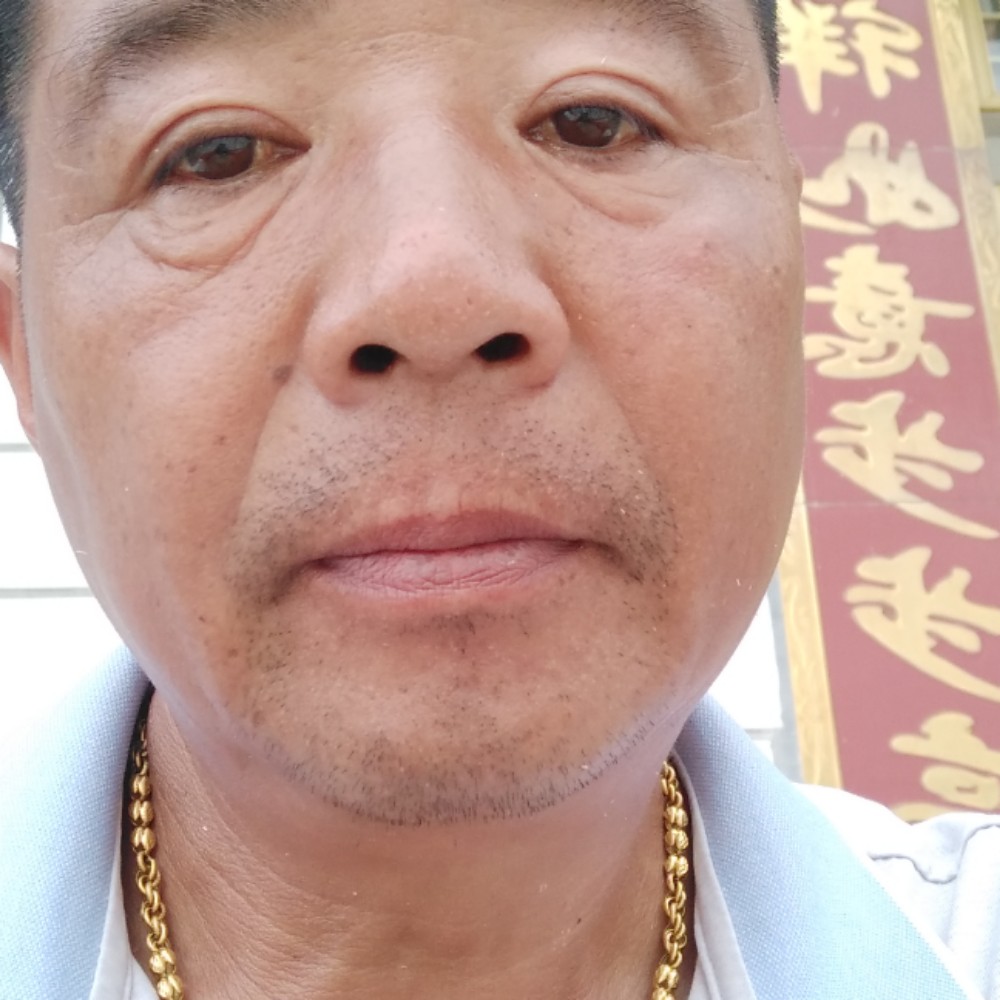 耍酷爱恋书包的照片
