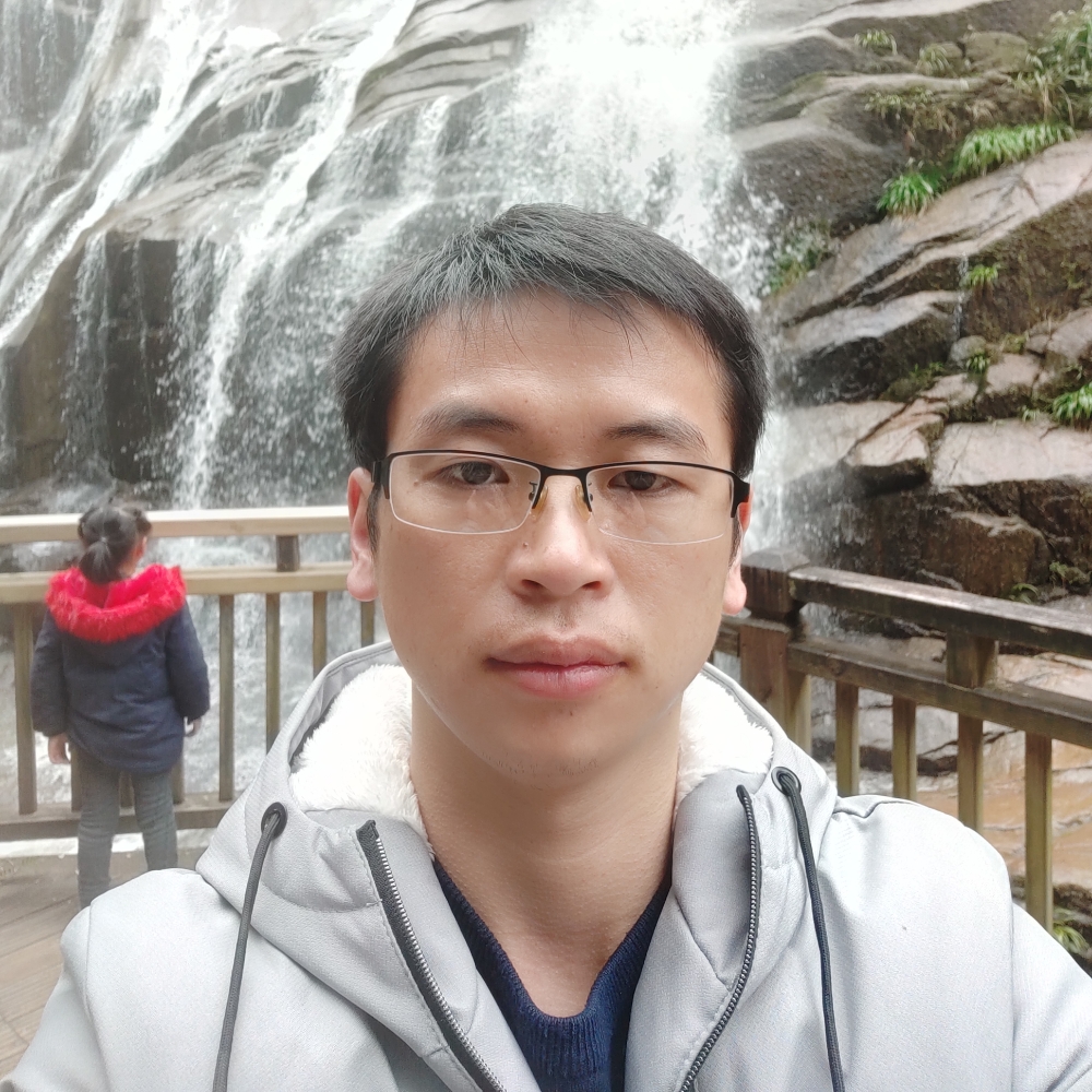 笑着去旅行的照片