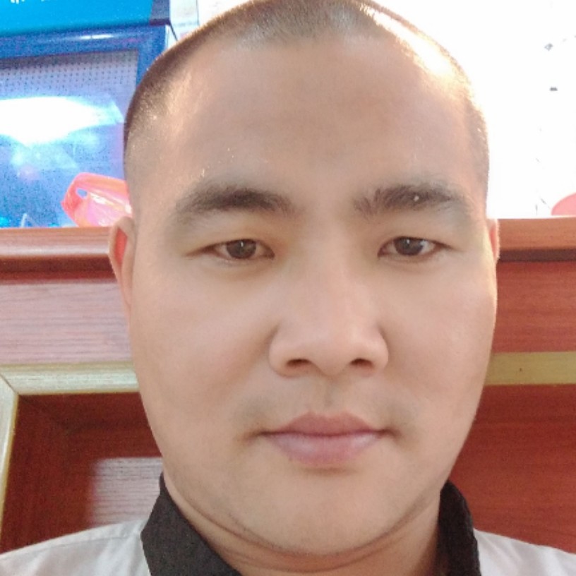 孤独蹙眉碧影的照片