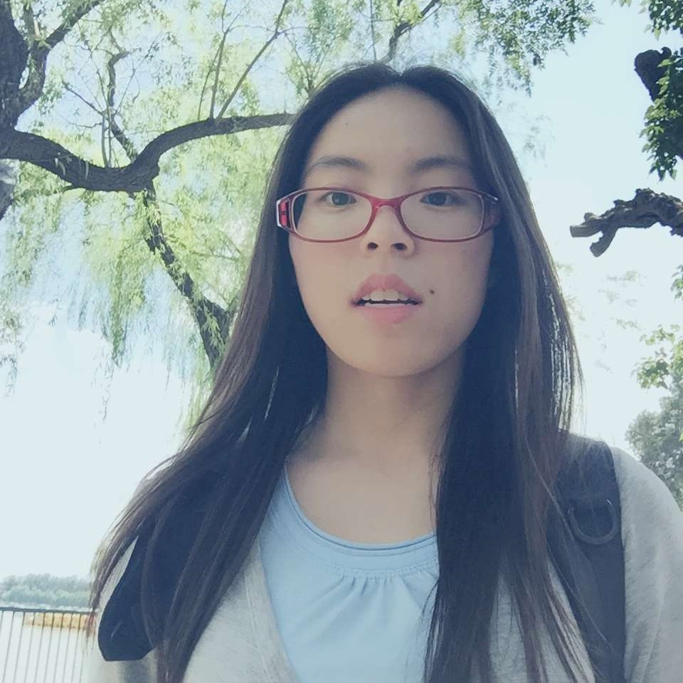 眯眯眼浅吻钻石的照片