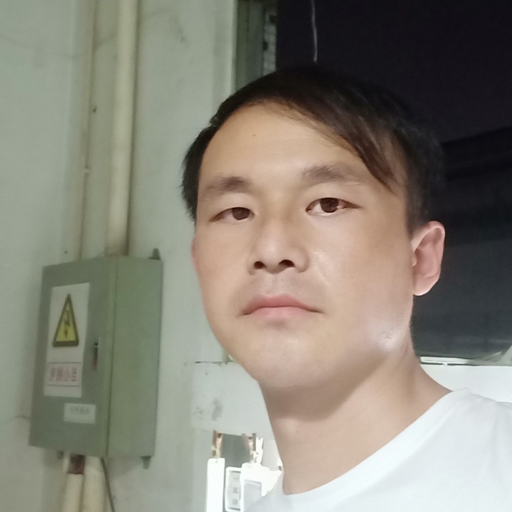 草丛耍酷的照片