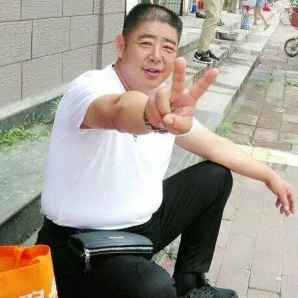 台灯专注的照片