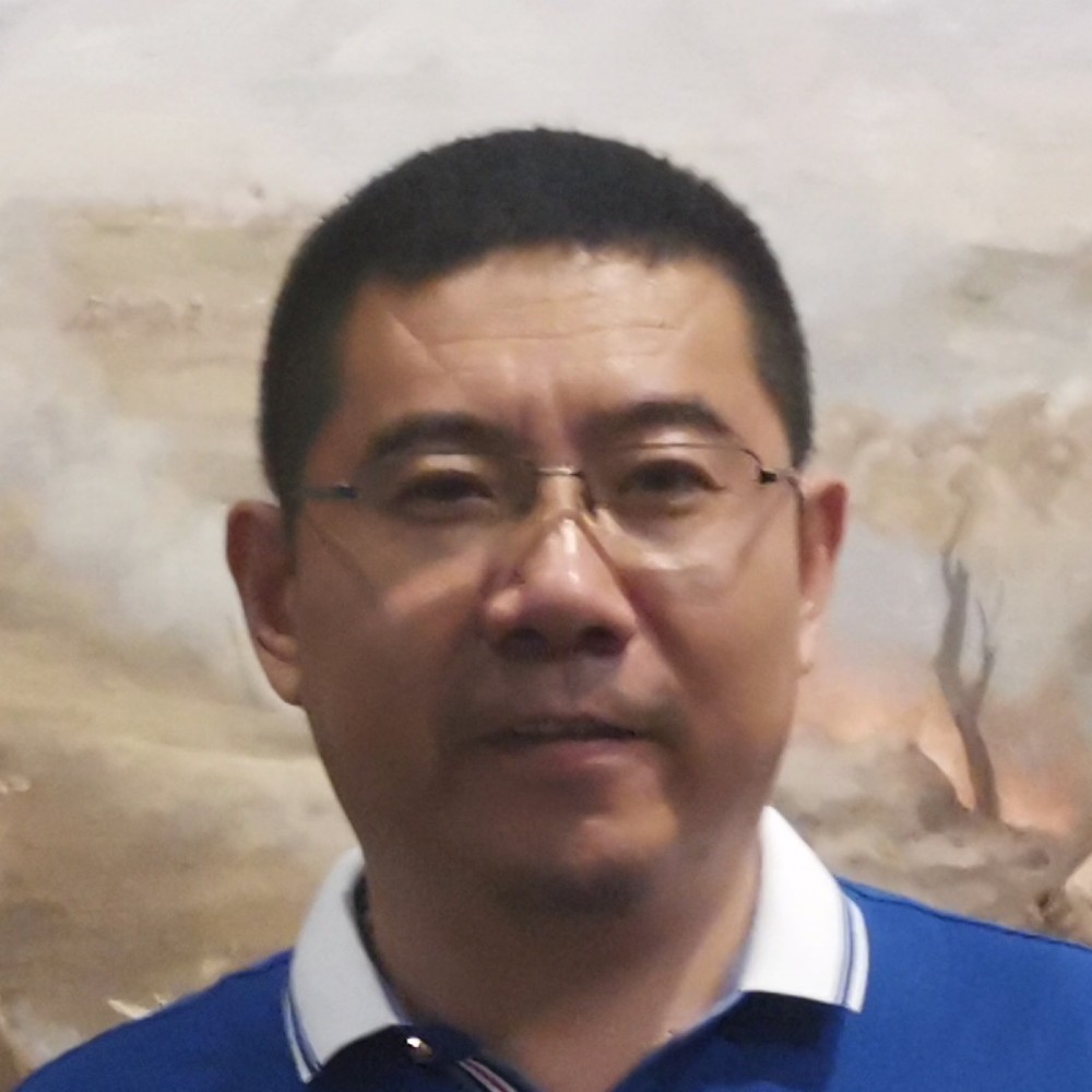 高贵拿银耳汤的照片