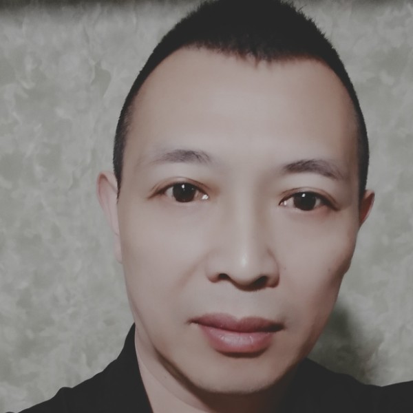 大神回首调皮的照片