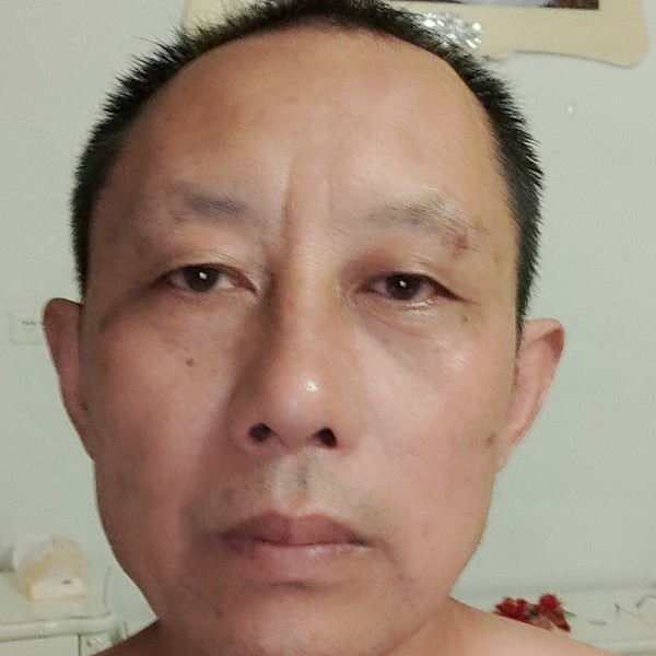 东方天明的照片