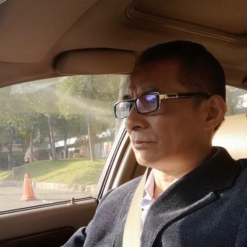 一个平常的人的照片