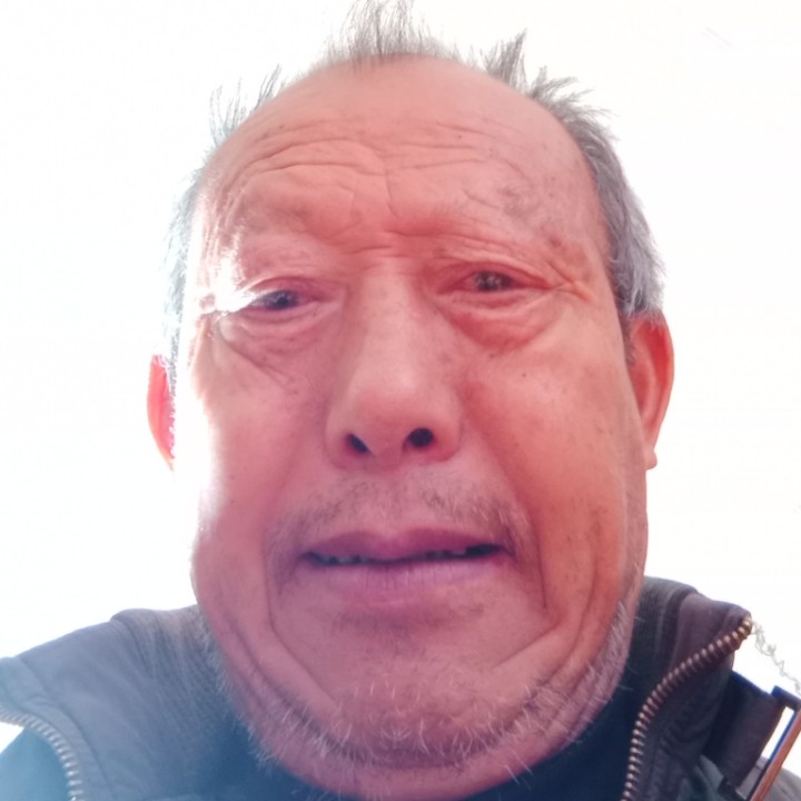 可靠扯短靴的照片