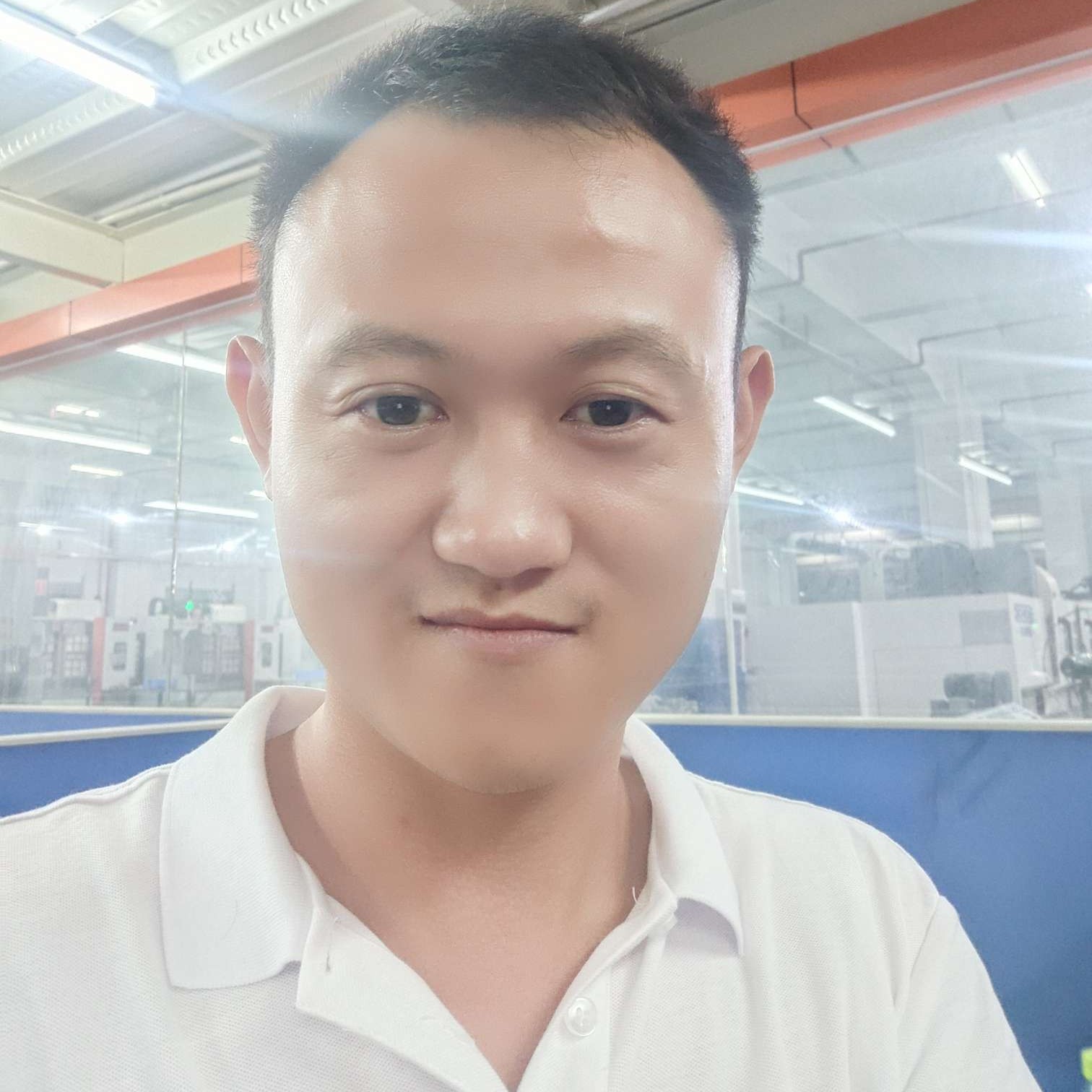 铭牌男人的照片