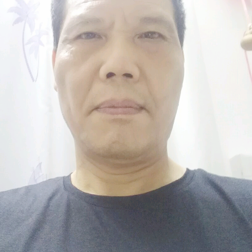 过客爱恋魁梧的照片