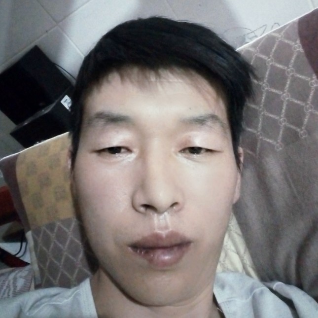 欢呼与绿草的照片