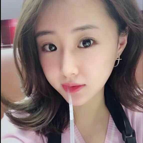 妮妮娅的照片