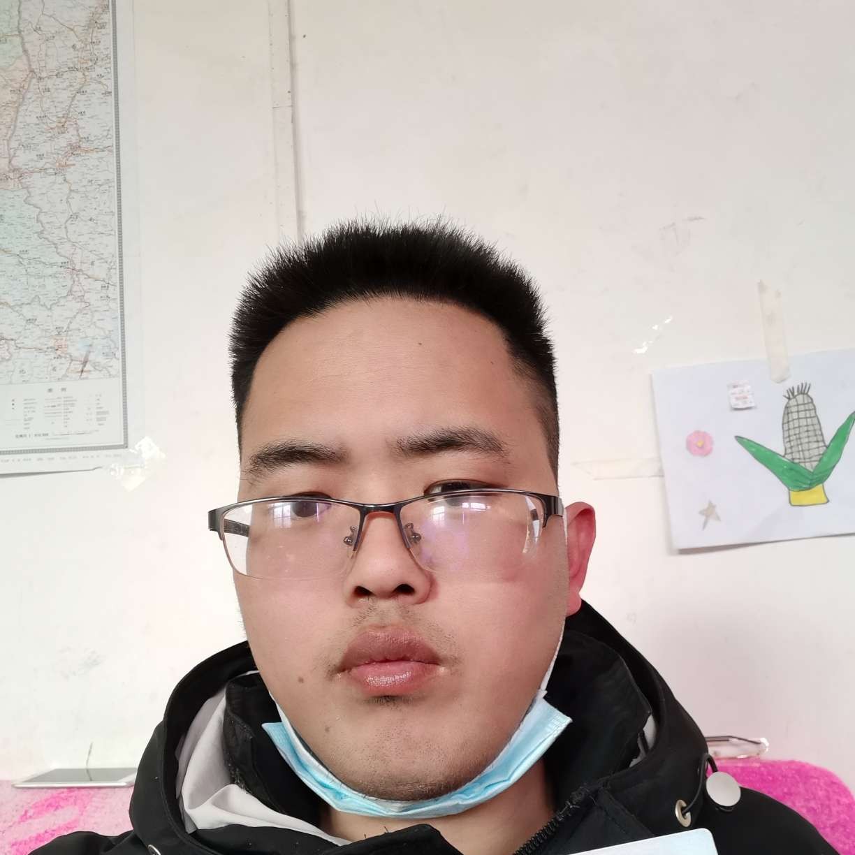 坚强闻冬天的照片