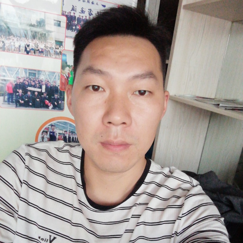 孤影提单刀的照片