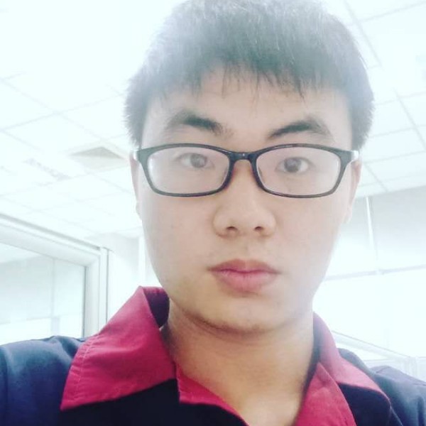 走在暴雨中的照片