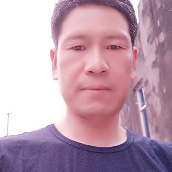 还单身回眸黑裤的照片