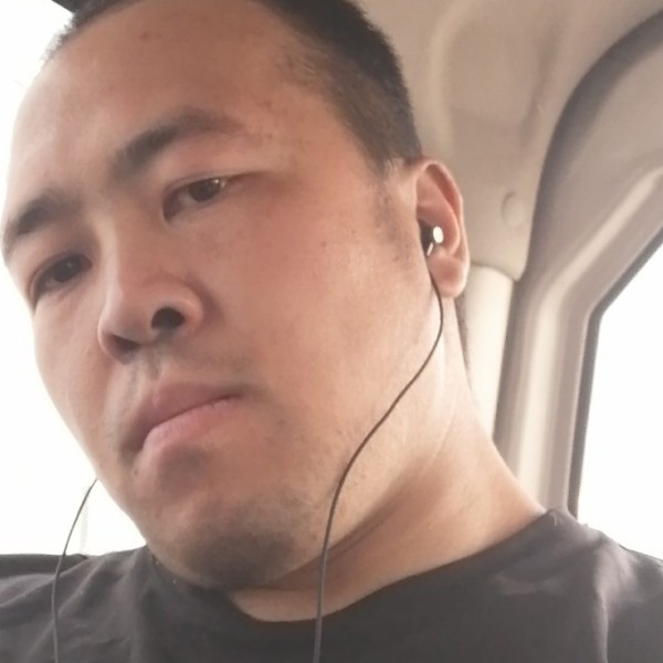 星月深拥彪壮的照片
