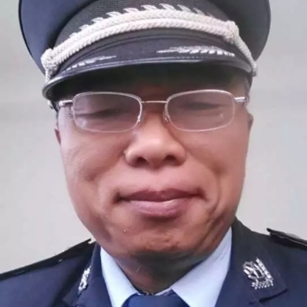 携手度夕阳的照片