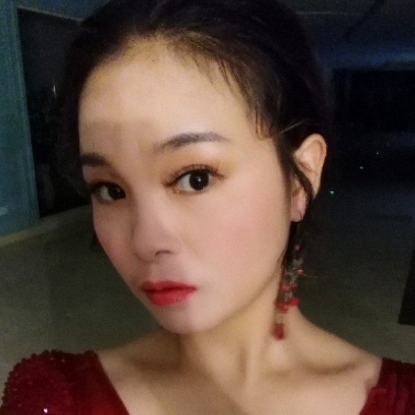 辛勤冷眸的照片