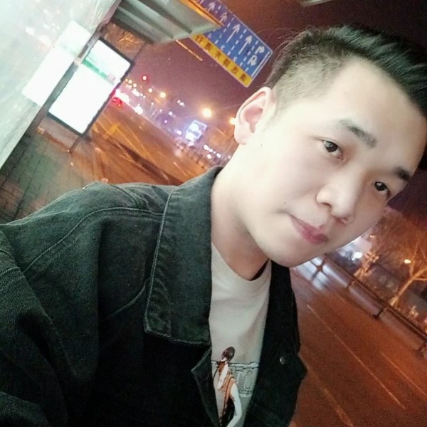小蜜蜂笑单薄的照片