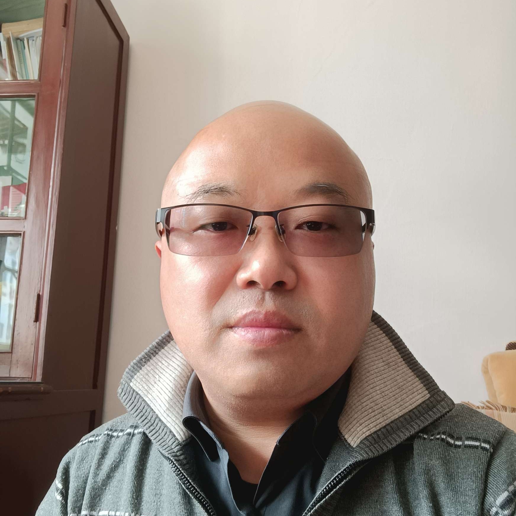 钢笔凝眸谦让的照片