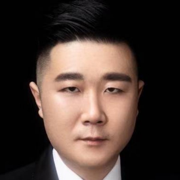 余溫就留胡子的照片