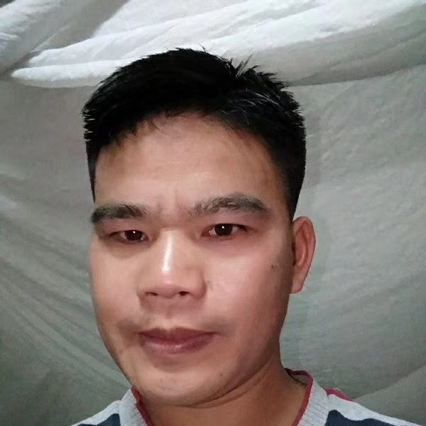 爱运动的小帅哥的照片