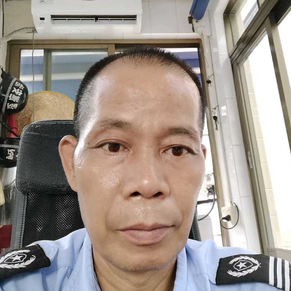 负责向狗的照片