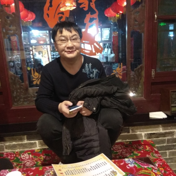 年轻墨镜的照片