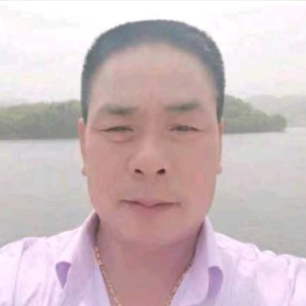 陌殇挽手欢呼的照片