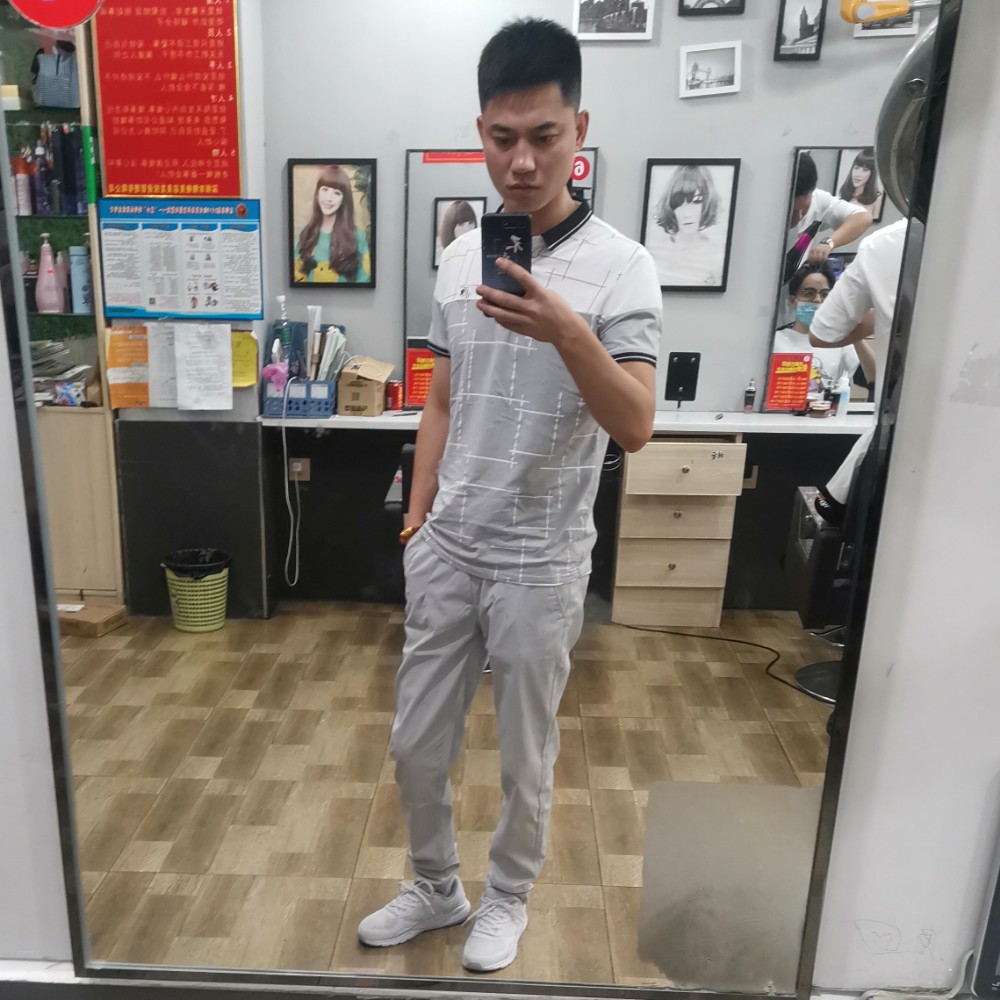 深情爱老鼠的照片
