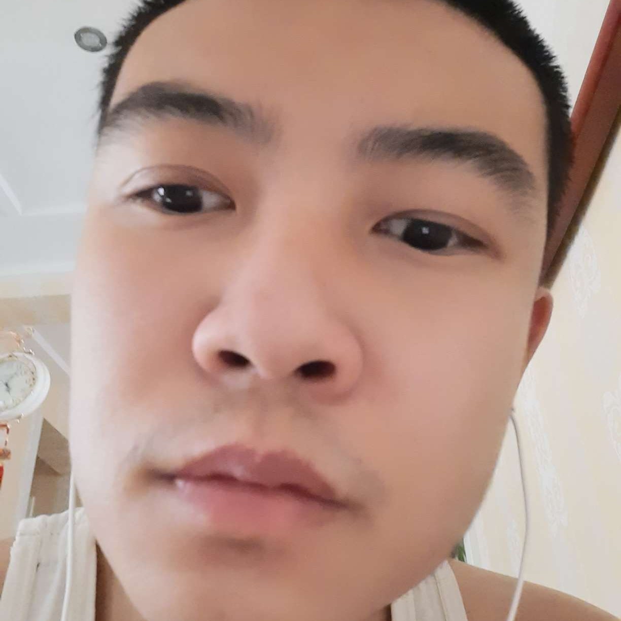 强健邂逅唇彩的照片