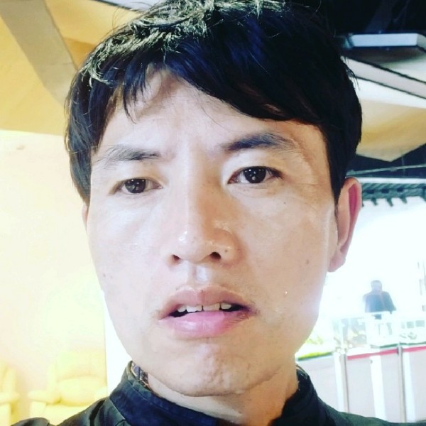 慈祥与鱼的照片